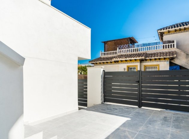 Resale - Villa - Orihuela Costa - La Zenia