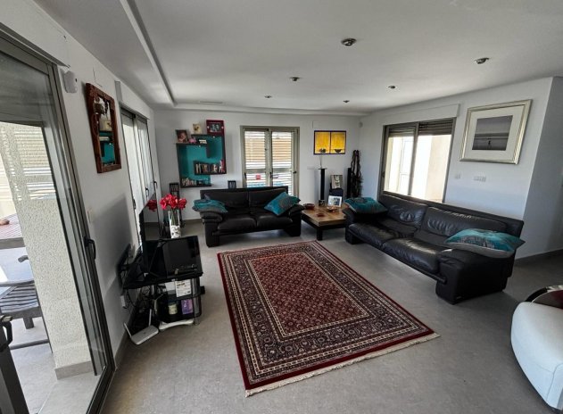 Resale - Villa Detached - Cox *