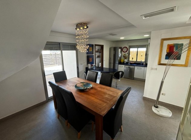 Resale - Villa Detached - Cox *