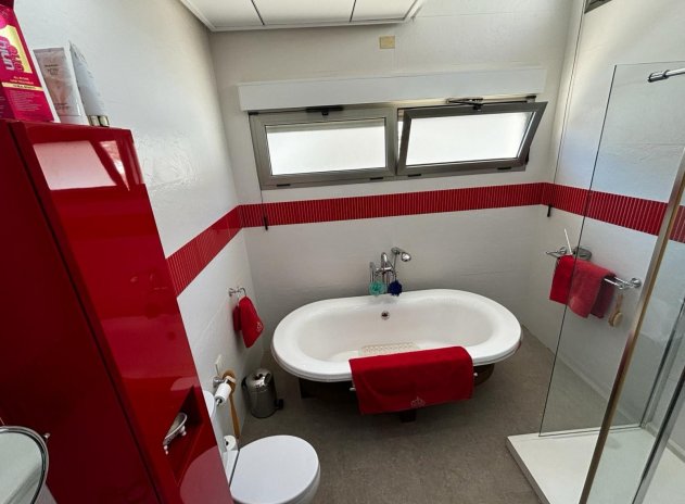 Resale - Villa Detached - Cox *