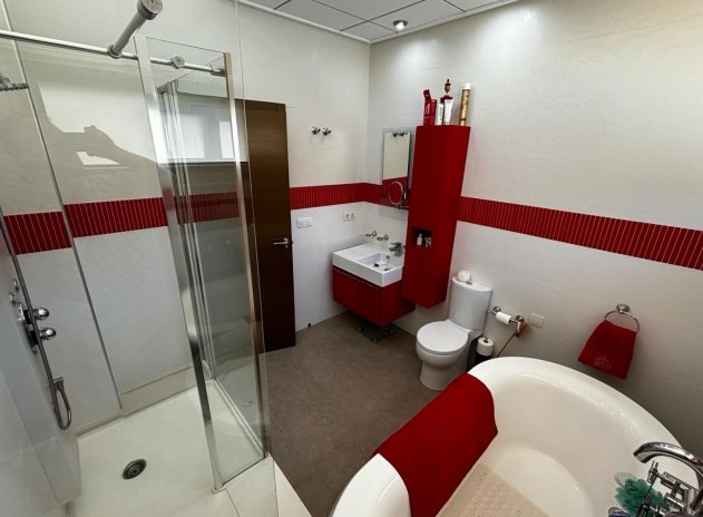 Resale - Villa Detached - Cox *