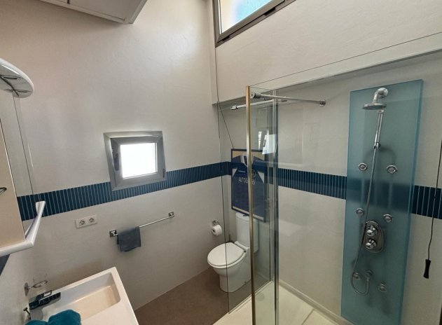 Resale - Villa Detached - Cox *