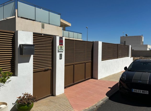 Resale - Villa Detached - Cox *