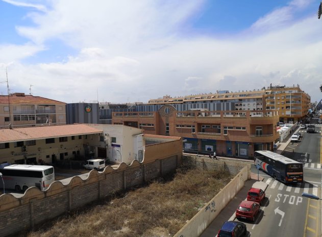 Resale - Apartment / flat - Torrevieja - Estacion de autobuses