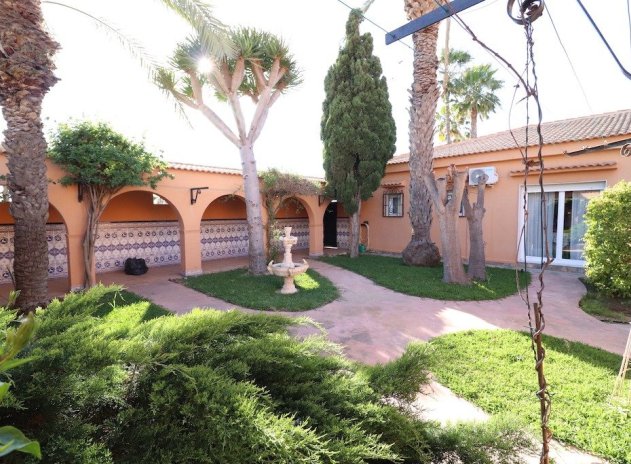 Resale - Villa - Torrevieja - El Chaparral