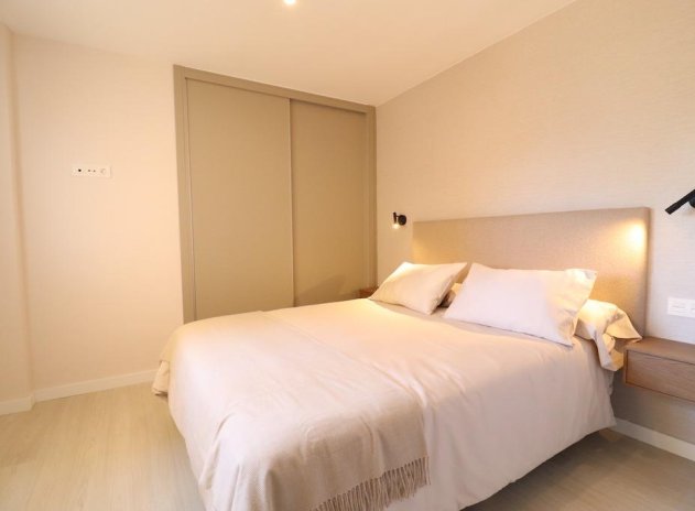 Resale - Apartment / flat - Torrevieja - Paseo maritimo