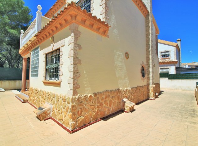 Resale - Villa - Villamartin - Los Dolses